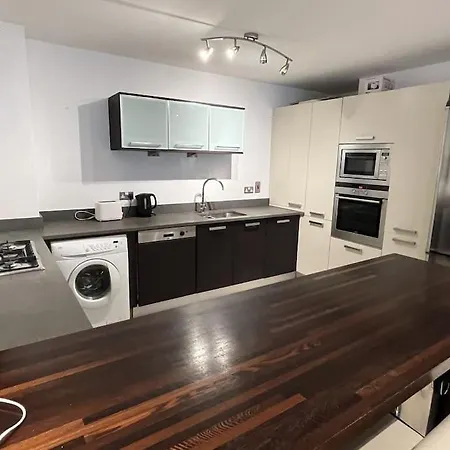 Sir John Rodgerson Hotel *